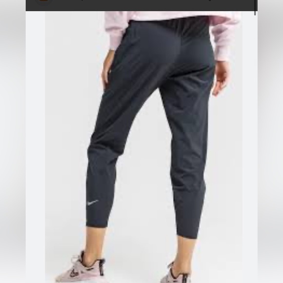 Nike Pants - Women’s Nike 7/8 length Running Pants